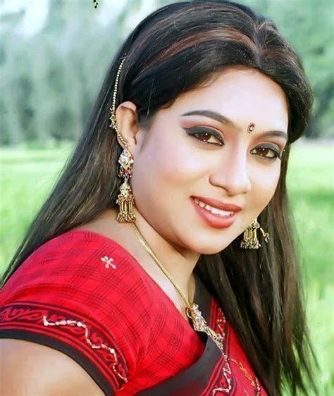 Hit BD: Bangladeshi Film Actress Shabnur biography and Photo Collection