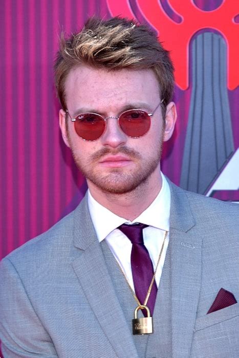 Finneas O'Connell Height, Weight, Age, Girlfriend, Family, Biography