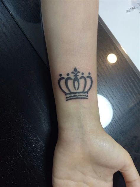 Finally... My first tattoo... Queen_Crown tattoo | Crown tattoo design ...