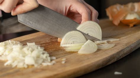 Use Water When Dicing Onions To Prevent Your Eyes From Tearing Up