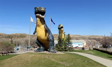 Drumheller's Dinosaurs and Other Giant Alberta Roadside Attractions ...