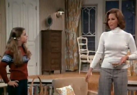 Lisa Gerritsen & Mary Tyler Moore - Sitcoms Online Photo Galleries