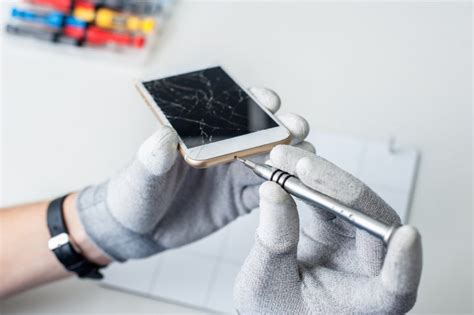 Got a Cracked Screen? 5 Best Smartphone Screen Repair Options