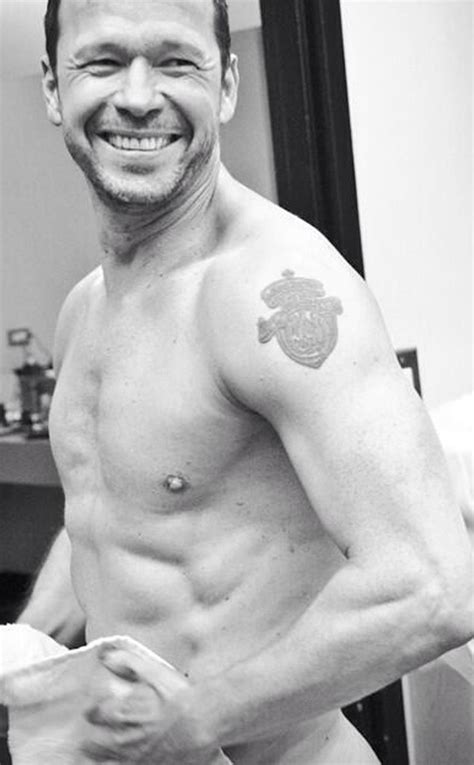 Naked Donnie Wahlberg Shows Off Six-Pack