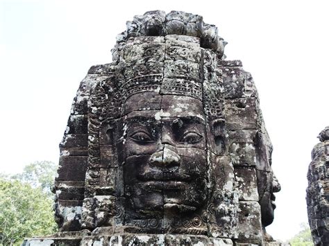 Statues at Bayon Temple · Free Stock Photo