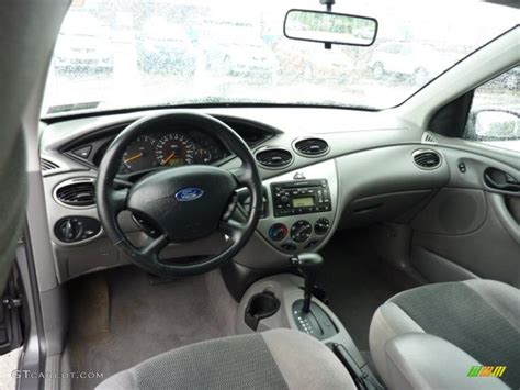 Medium Graphite Interior 2002 Ford Focus ZX5 Hatchback Photo #49426957 ...