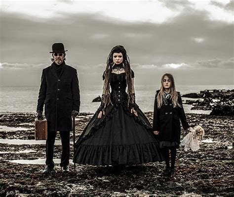 Steampunk Fashion Guide: Gothic Victorian Family