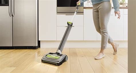 Comparing the Best Vacuums for Hardwood Floors 2020