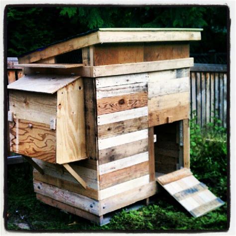 The Yellow House Project: Pallet Chicken Coop