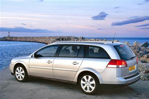 Vauxhall Vectra Estate (2003 - 2008) used car review | Car review | RAC Drive