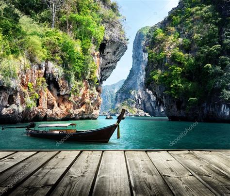 Long boat and rocks on railay beach in Krabi, Thailand — Stock Photo ...