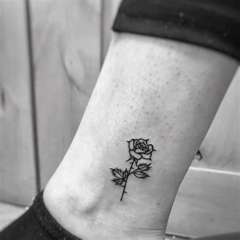 Top 61 Best Minimalist Flower Tattoo Ideas - [2021 Inspiration Guide]