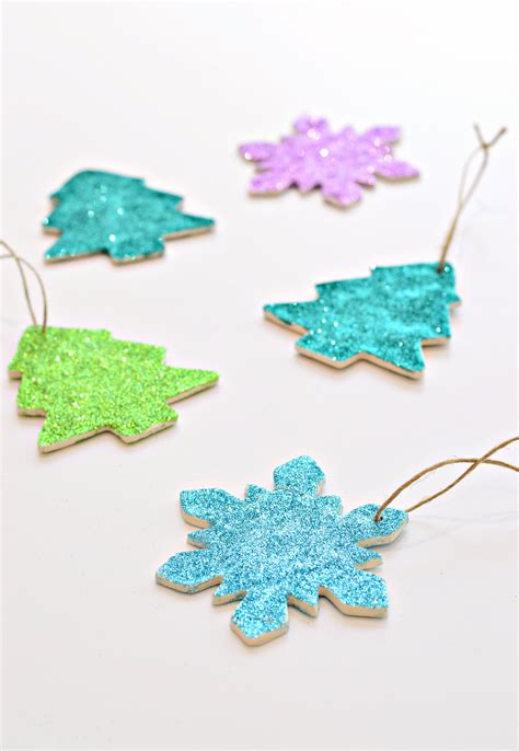 DIY clay and glitter Christmas ornaments (with video) - DIY home decor ...