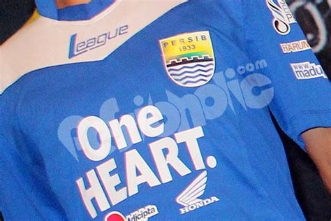 Foto Seragam "Jersey" Tim Persib Bandung 2013 | Updatenya