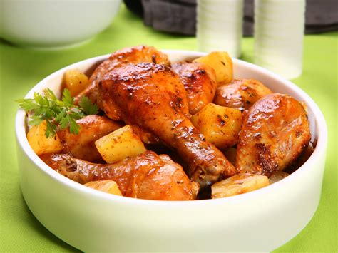 Receita de Frango Assado no Forno com Batatas | Recepedia