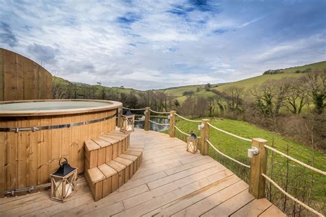 10 great places for hot tub glamping