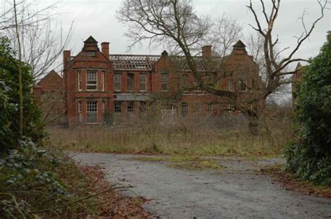 15 of the World's Creepiest Abandoned Asylums