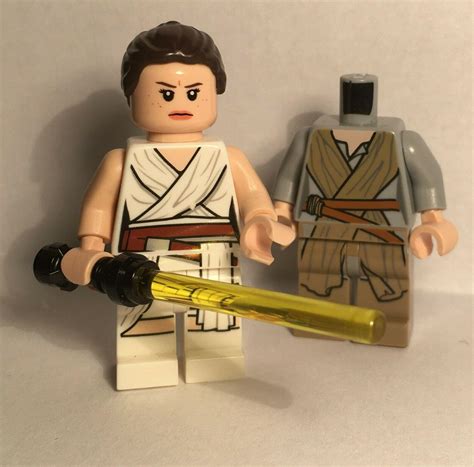 LEGO Rey Minifig COMBO Set w/ Yellow Lightsaber