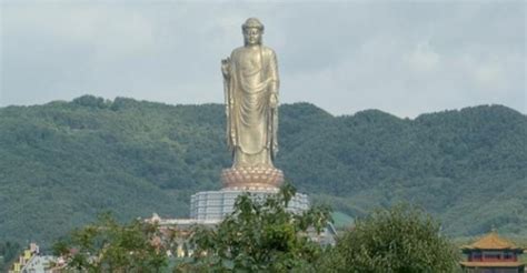 Asia: The World Leader in Super-Tall Statues - Bloomberg