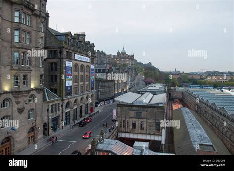 Edinburgh street view Stock Photo - Alamy