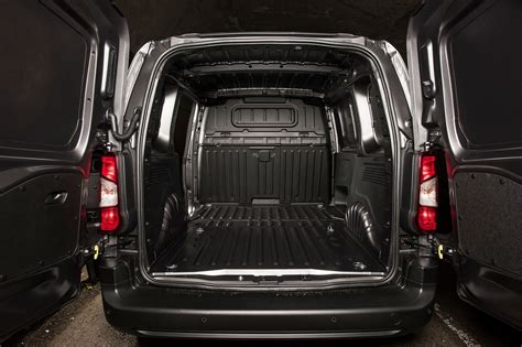 Vauxhall Combo Cargo van Review 2024, Price & Specs | What Car?