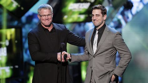 Brett Favre and Aaron Rodgers awkwardly reunite at NFL awards show