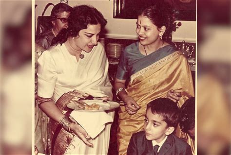 This Rare Childhood Photo Of Sanjay Dutt With His Mother, Nargis Dutt ...