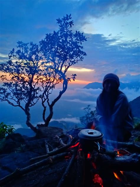 GOOD MORNING SRI LANKA 🌅🇱🇰 ඉදල්ගස්හින්න | Idalgashinna Campsite 🌄 📸 ...