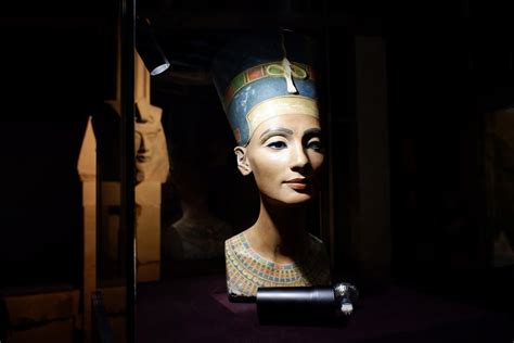 Find of the Century: Queen Nefertiti’s Long-Lost Tomb Discovered ...