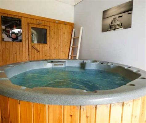 21 Luxury Lodges in Wales with Hot Tubs (from £35 per Night)