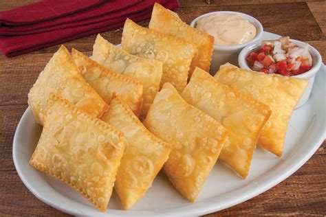 Pastel de queijo (Brazilian fried pastry with cheese) - Mani Snacks ...