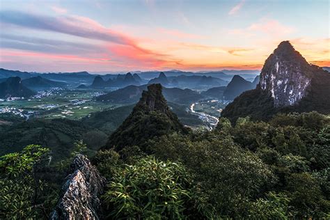 Yangshuo Moon Hill (Guilin, China): Climbing, Hiking and Photography