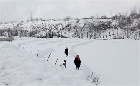 MeT predicts widespread snowfall, rains today in Kashmir