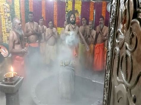 Priests perform 'Bhasma Aarti' at Mahakaleshwar Temple in Ujjain on second Monday of Sawan ...