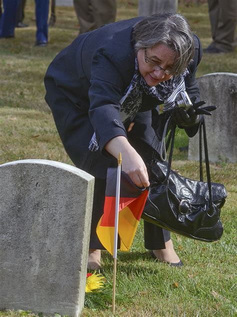 Wreath-laying ceremony recognizes POWs | Article | The United States Army