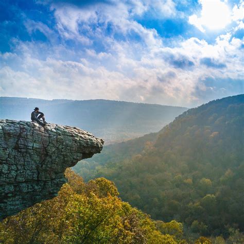 Beautiful view at Hawksbill Crag in Arkansas. [OC] : r/pics