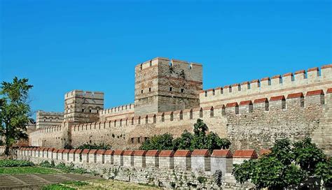 What Was the Role of the Theodosian Walls of Constantinople?