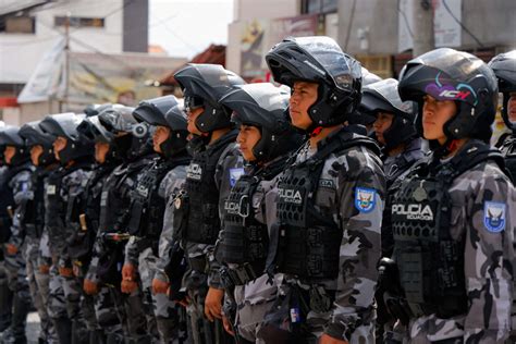 Ecuador under state of emergency after gang leader escapes from prison