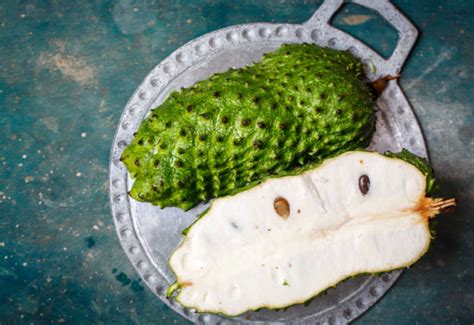 What Does Soursop Taste Like? Quick Facts | Cuisinevault