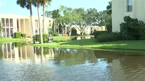 Residents in Altamonte Springs wait for floodwaters to recede - YouTube