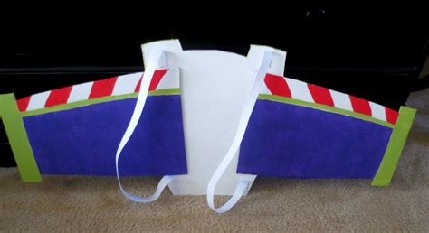 DIY Buzz Lightyear Wings – crafting is sanity Disfraz Buzz Lightyear, Buzz Lightyear Halloween ...