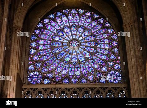 North rose window notre dame cathedral hi-res stock photography and images - Alamy