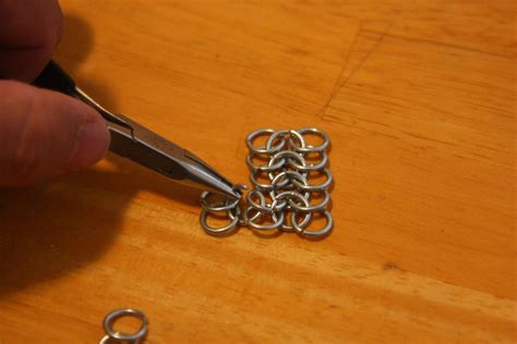 How to Make Chainmail (European 4-in-1 Weave) : 7 Steps (with Pictures ...