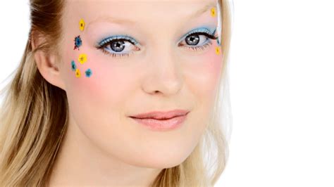 Pretty 'Flower Child' Makeup - Festival / Costume Party Look | Flower ...