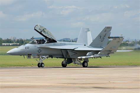File:F-18 F Super Hornet 01.jpg - Wikipedia