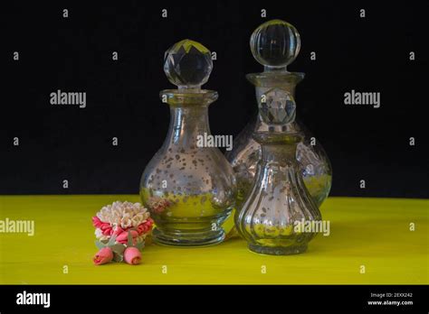 Vintage perfume bottles hi-res stock photography and images - Alamy