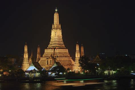 The spectacular Wat Arun in Thailand is a must see (PHOTOS) | BOOMSbeat