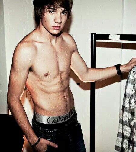 Liam as a model for Calvin Klein in 2009 | Liam payne, Liam payne 2009 ...