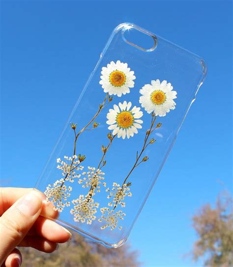 13 Gorgeous Mobile Phone Cases Made With Real Flowers