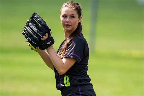 How to Choose a Softball Outfielder’s Glove | PRO TIPS by DICK'S ...